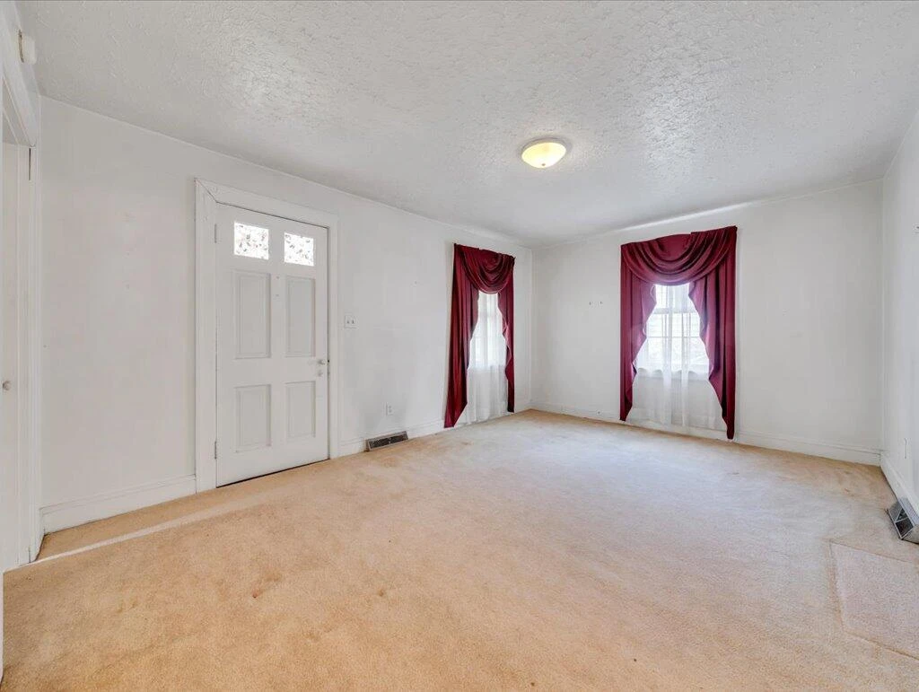 110 Lafayette AVE - Photo 5