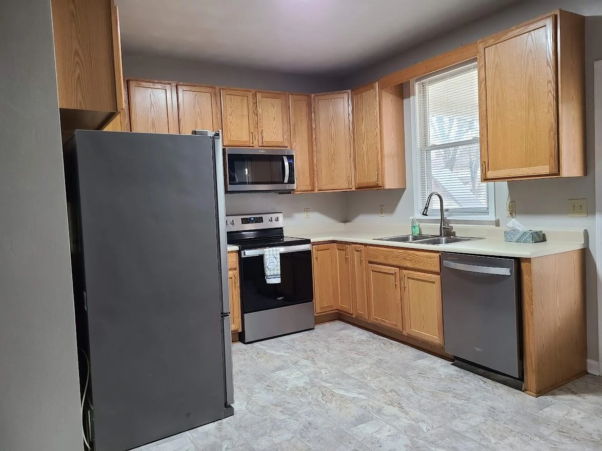 650 Montrose AVE - Photo 13