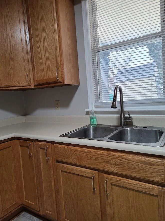 650 Montrose AVE - Photo 18