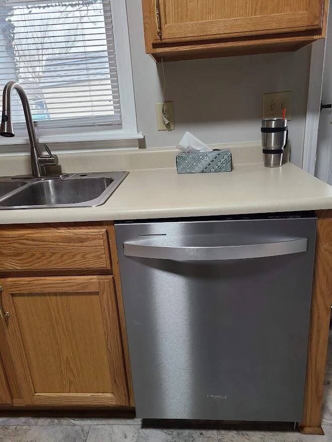 650 Montrose AVE - Photo 19