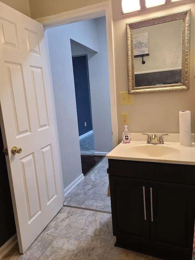 650 Montrose AVE - Photo 25