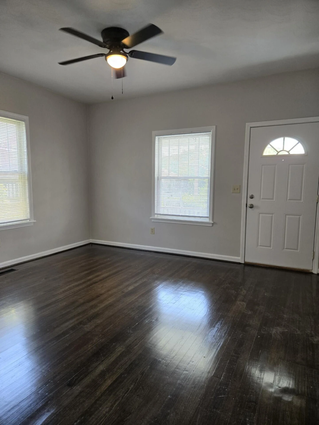 650 Montrose AVE - Photo 5