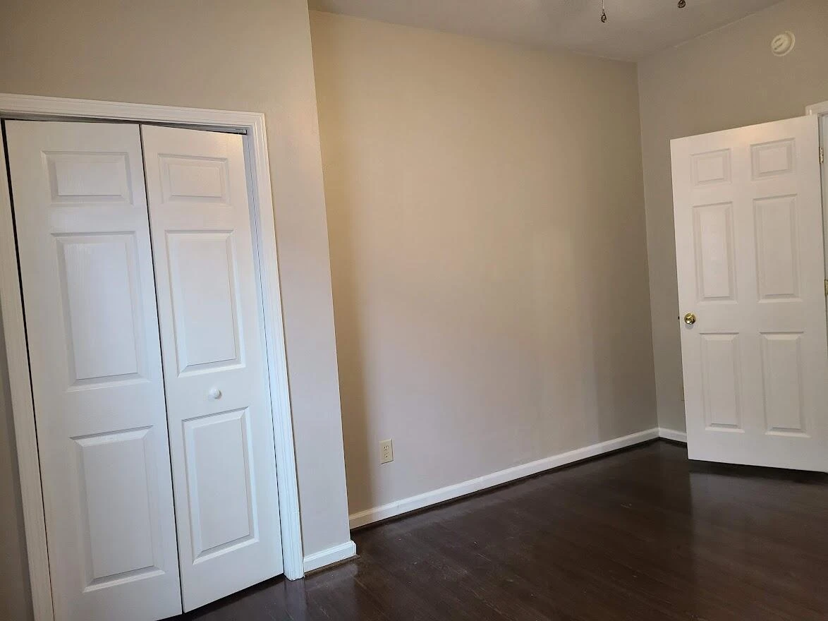 650 Montrose AVE - Photo 9