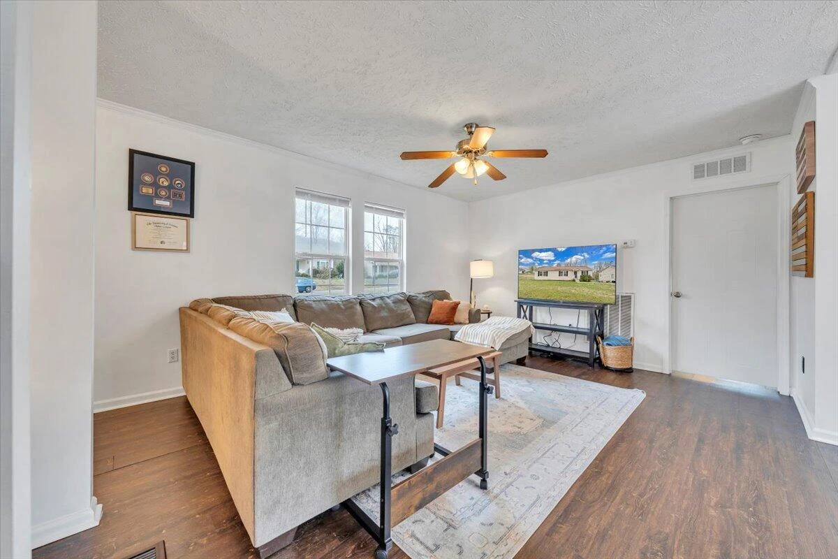 337 Leanor ST - Photo 8