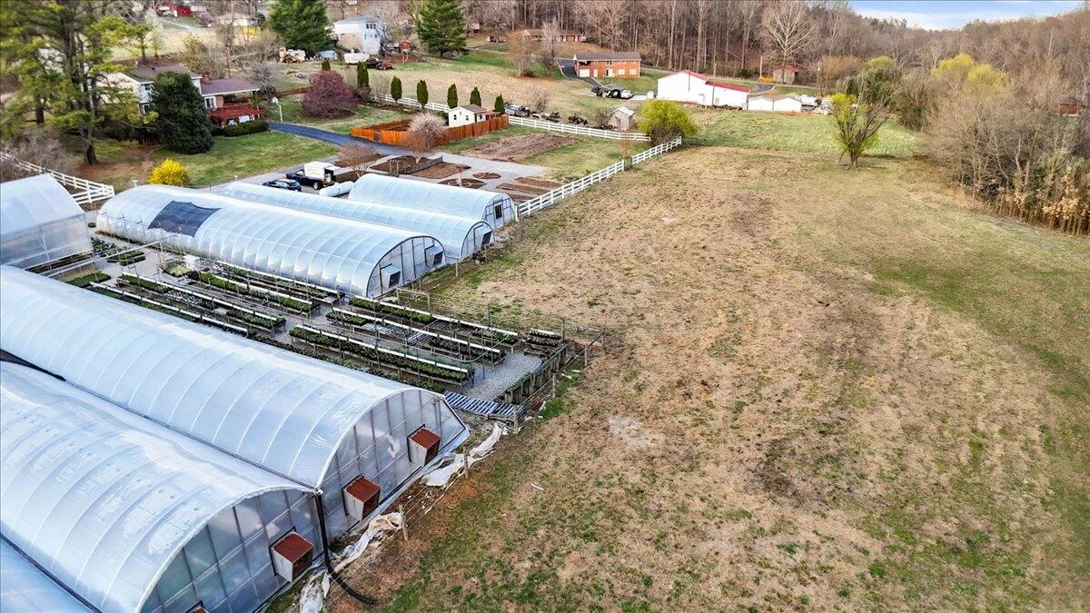 1356 Coopers Cove RD - Photo 109