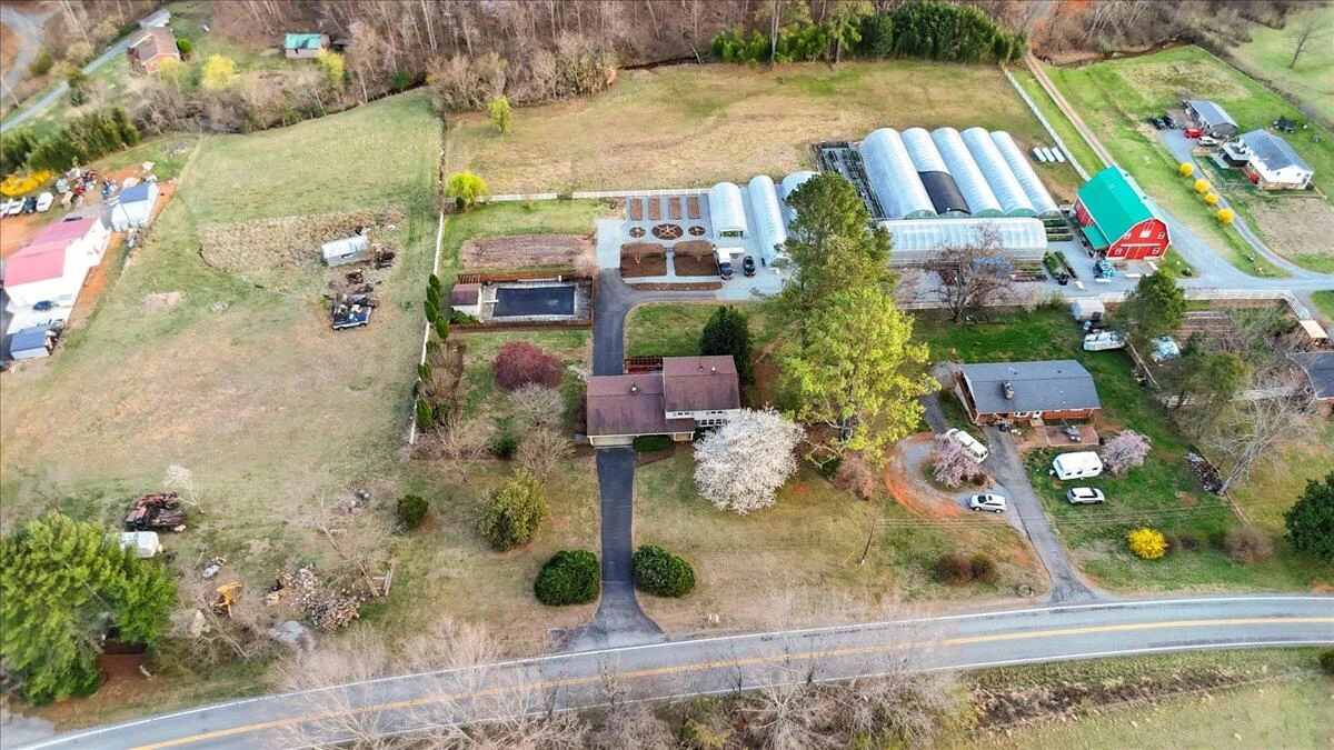 1356 Coopers Cove RD - Photo 113