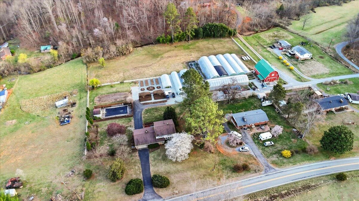 1356 Coopers Cove RD - Photo 114