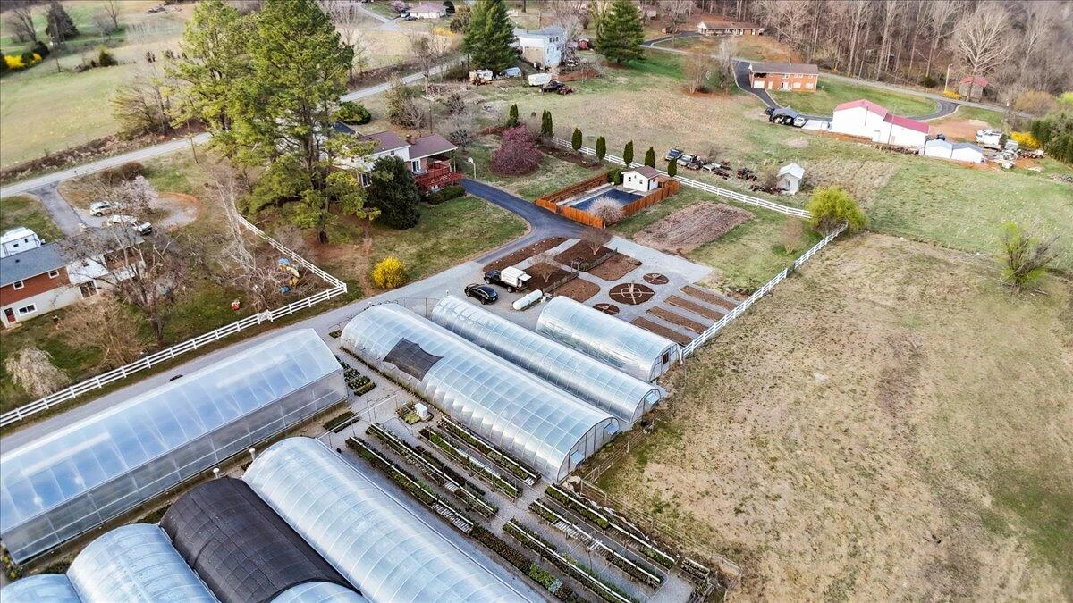 1356 Coopers Cove RD - Photo 117