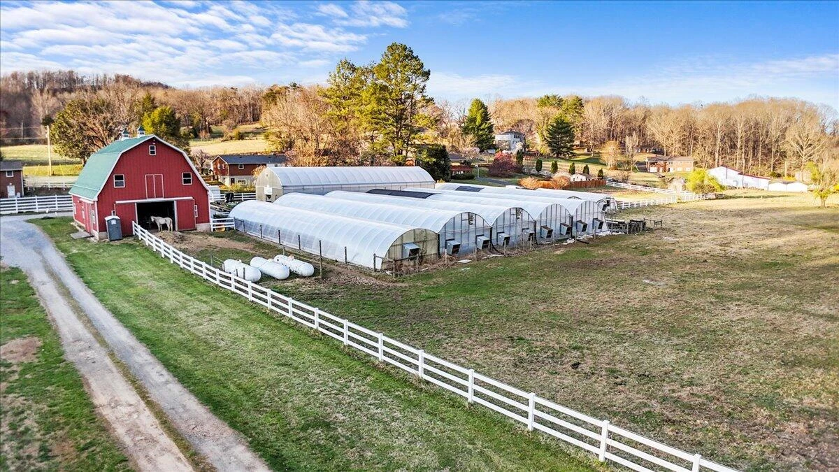 1356 Coopers Cove RD - Photo 120