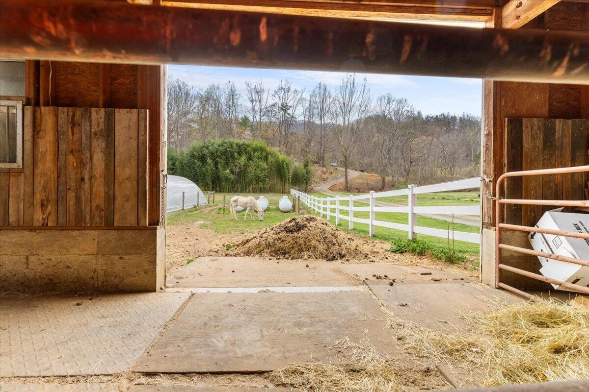 1356 Coopers Cove RD - Photo 29