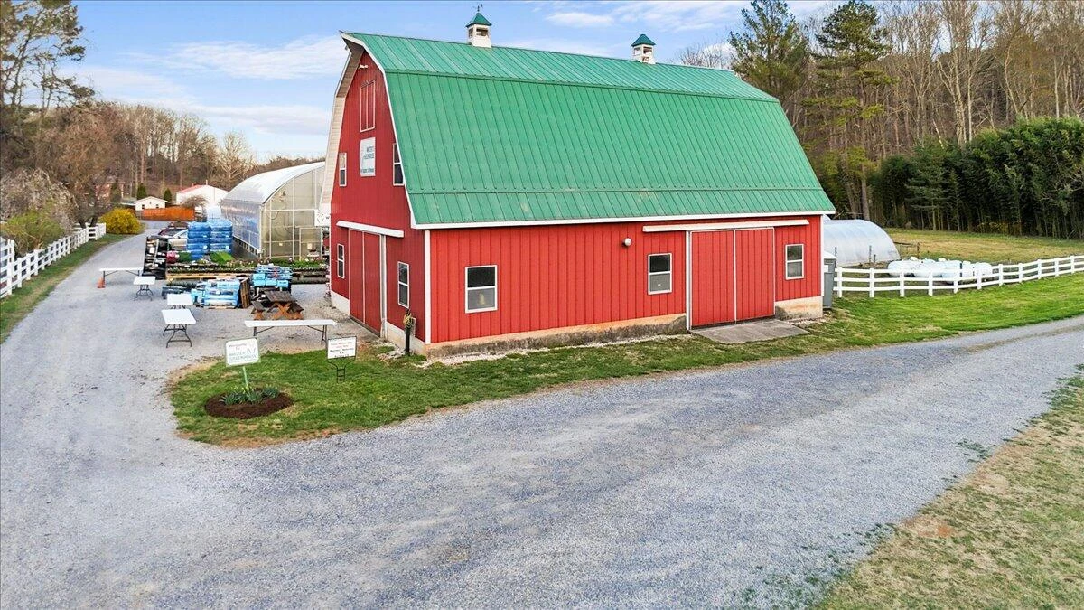 1356 Coopers Cove RD - Photo 33
