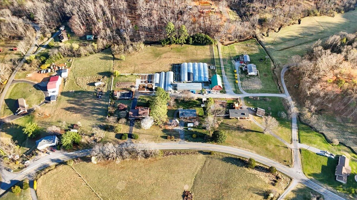 1356 Coopers Cove RD - Photo 107