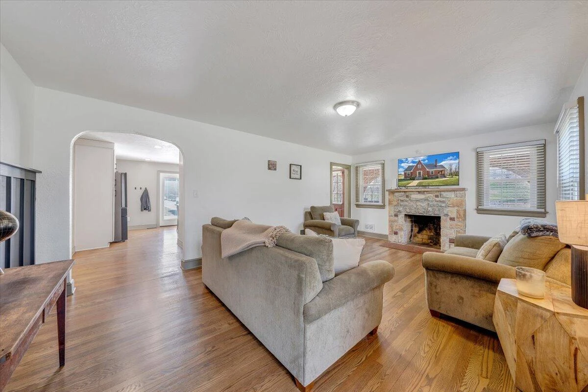 28 Richardson DR - Photo 2