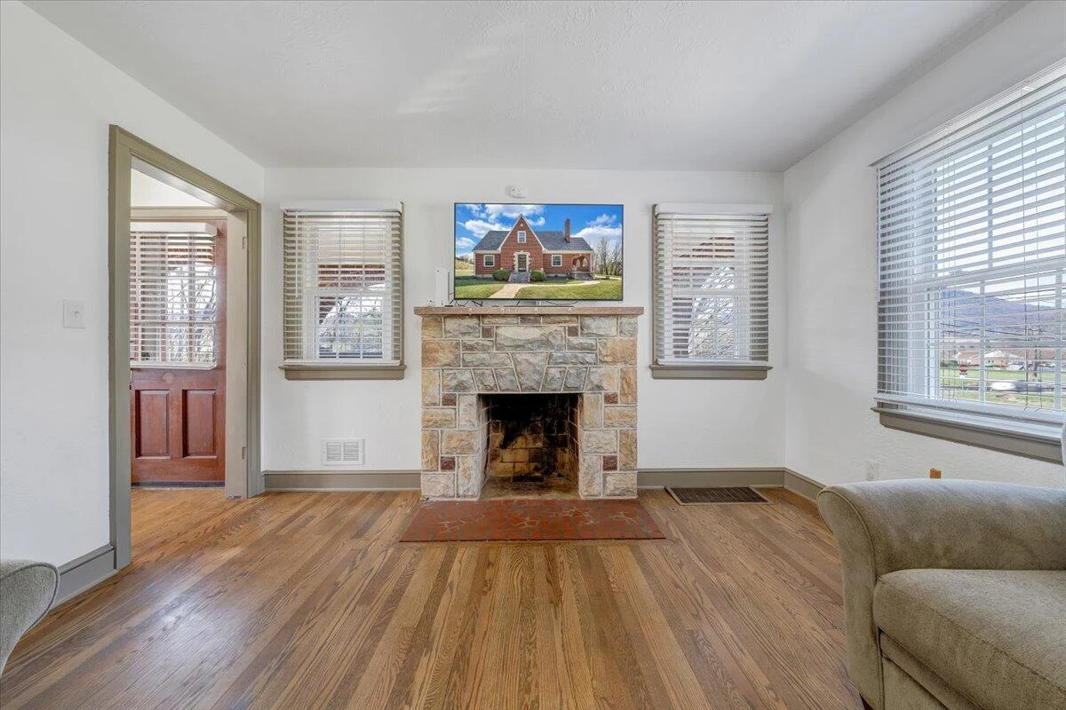 28 Richardson DR - Photo 3
