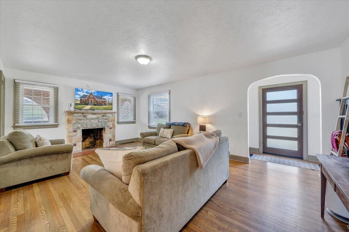 28 Richardson DR - Photo 4