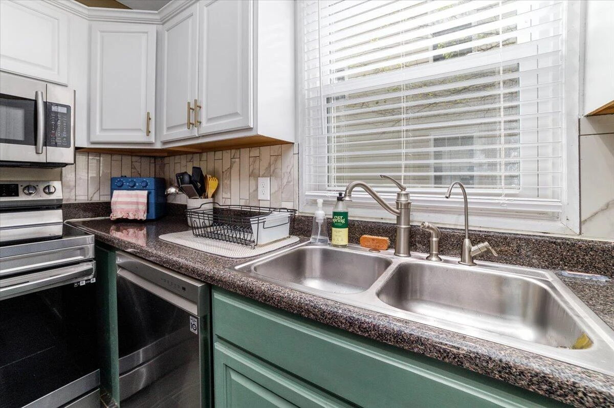 1527 Loudon AVE - Photo 16