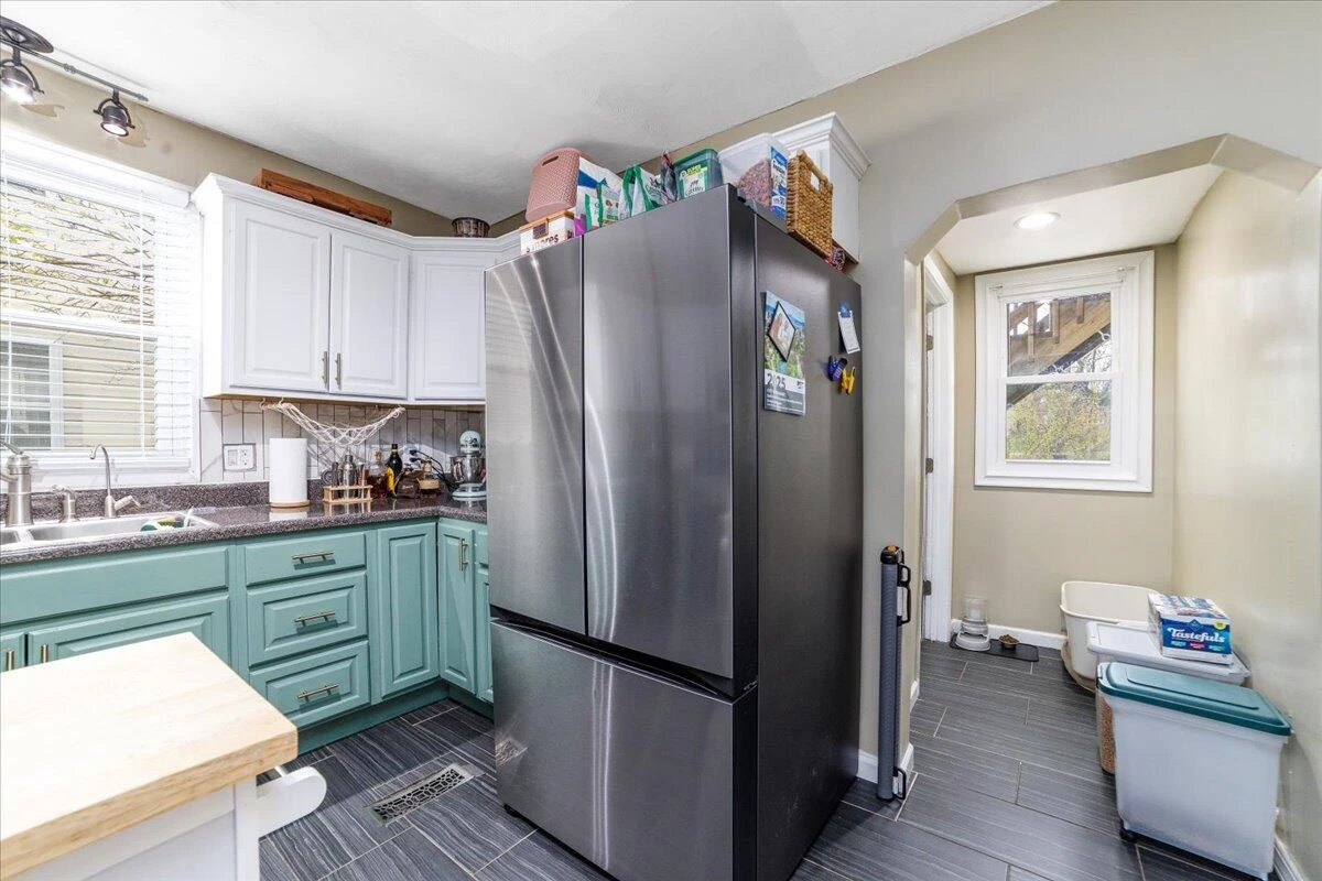 1527 Loudon AVE - Photo 18