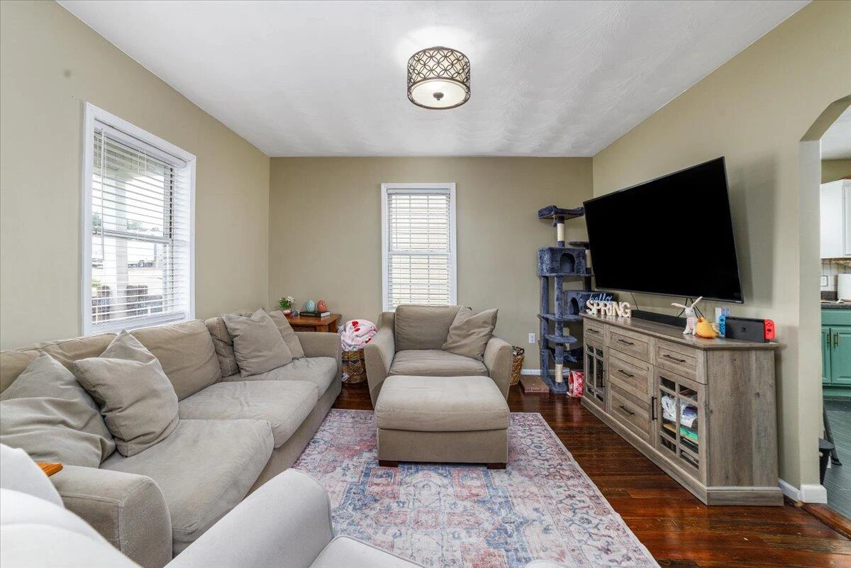 1527 Loudon AVE - Photo 9