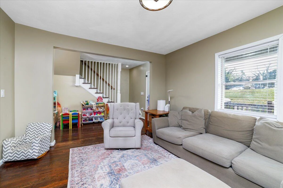1527 Loudon AVE - Photo 11
