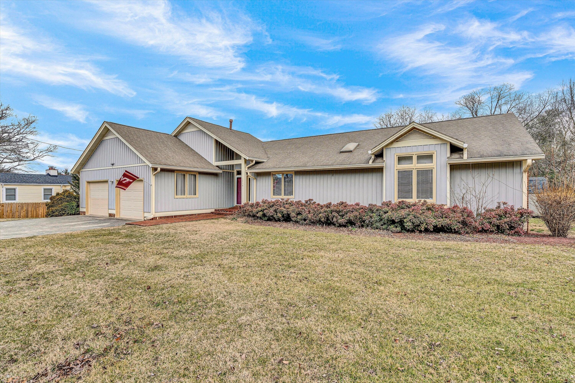 1714 ORCHARD DR - Photo 2
