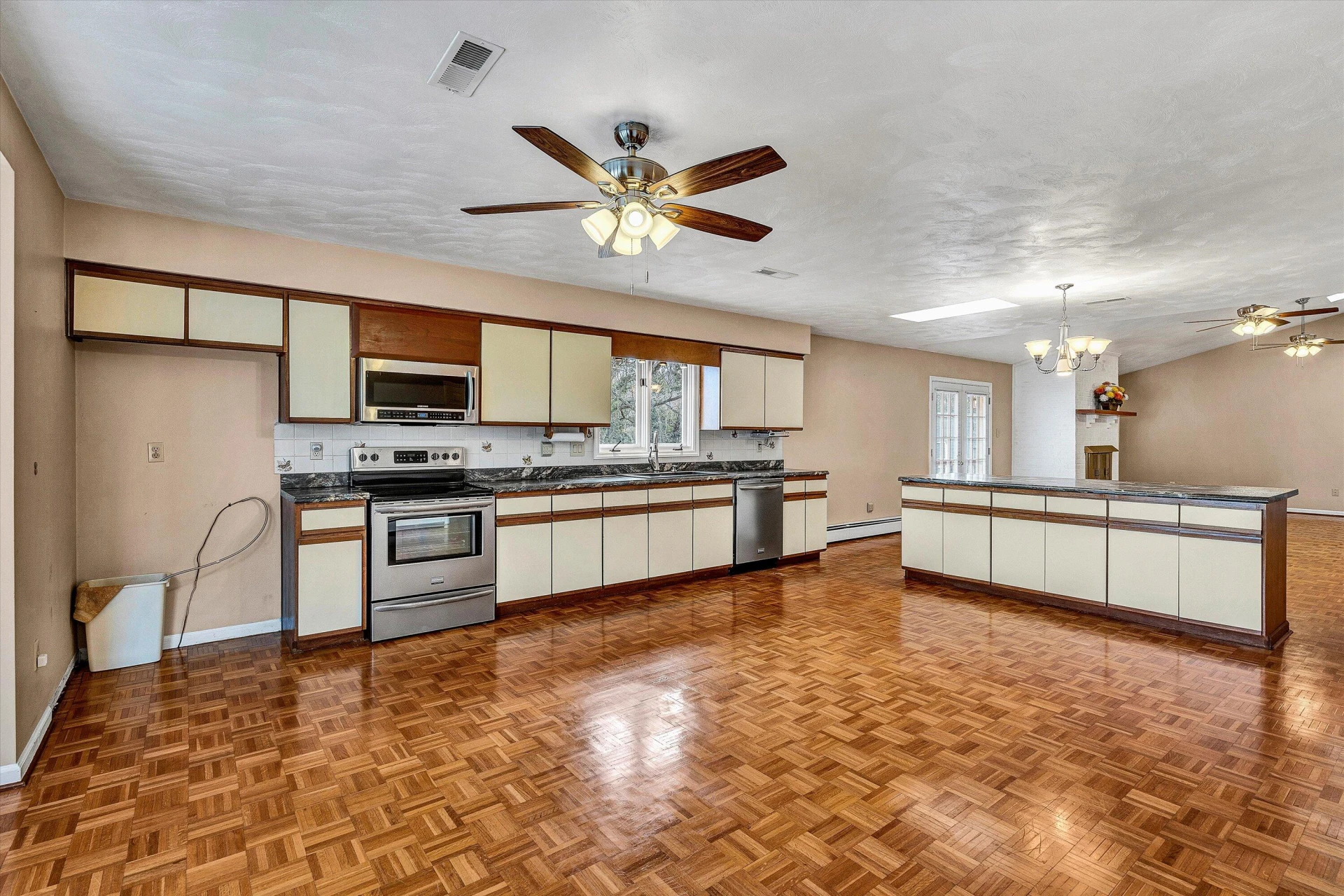 1714 ORCHARD DR - Photo 8