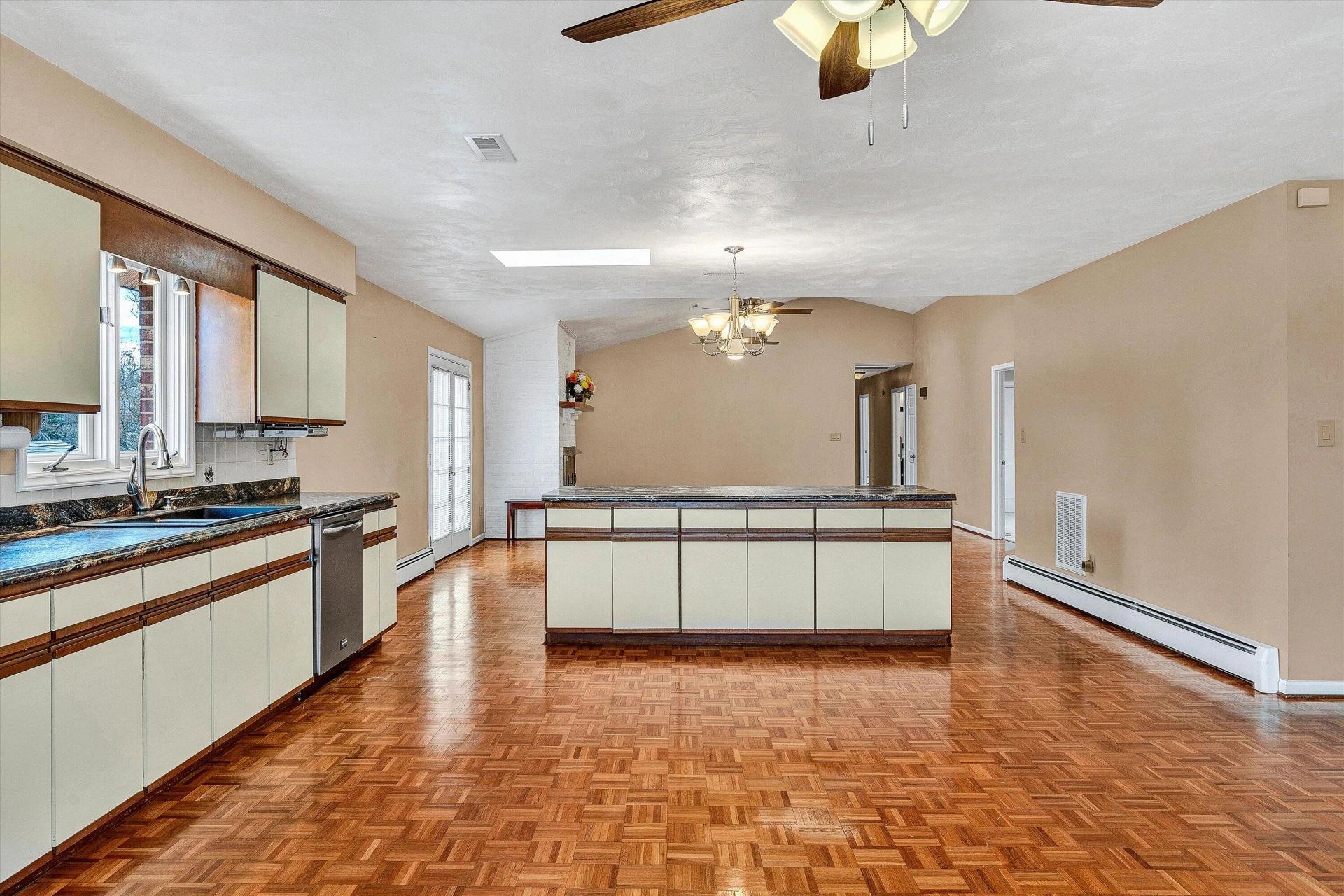 1714 ORCHARD DR - Photo 9