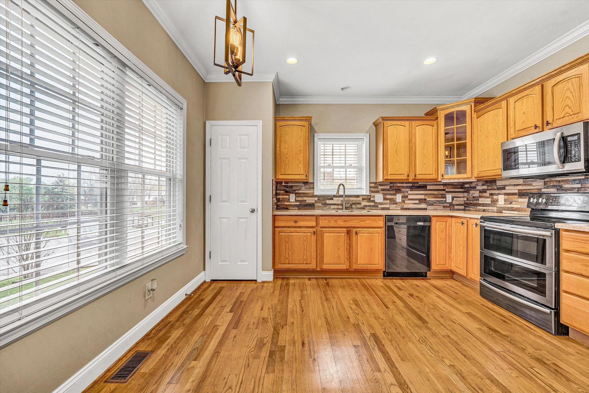 8007 Amber Wood CT - Photo 9