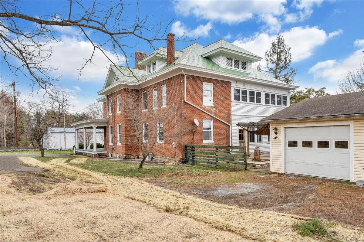 13 Giles AVE - Photo 10
