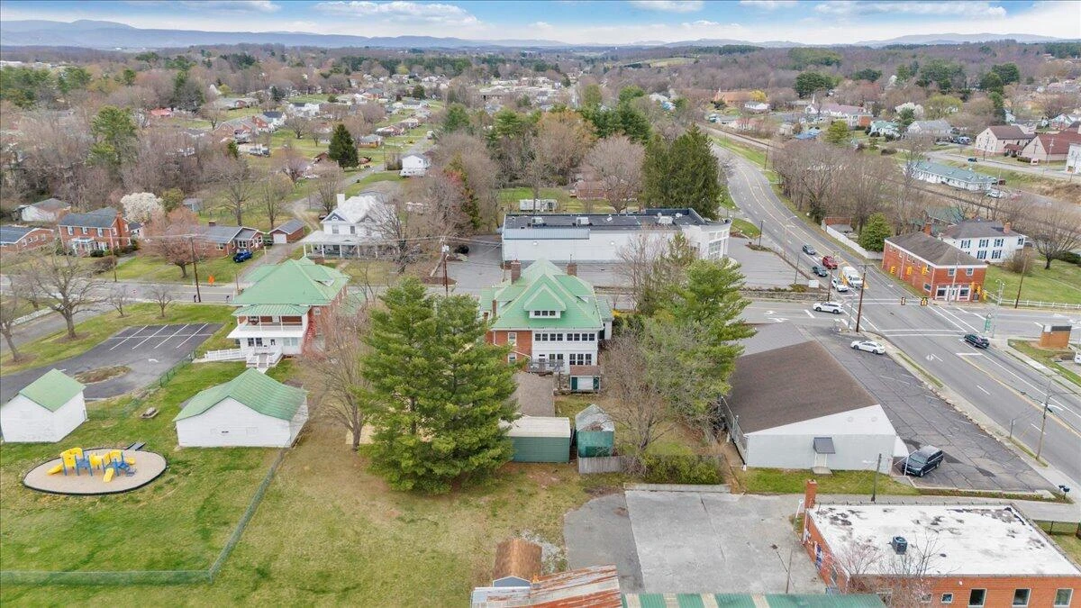 13 Giles AVE - Photo 101