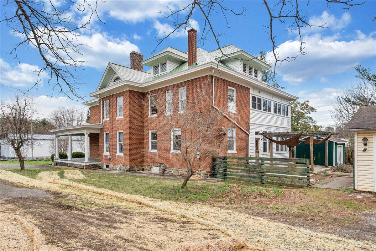 13 Giles AVE - Photo 11