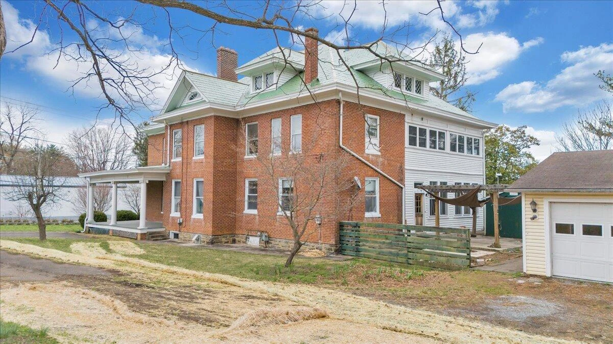 13 Giles AVE - Photo 12