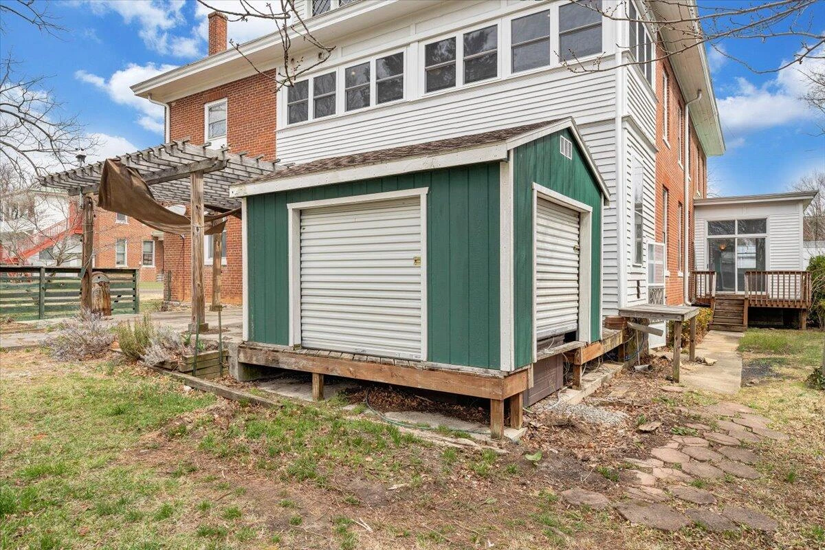 13 Giles AVE - Photo 13