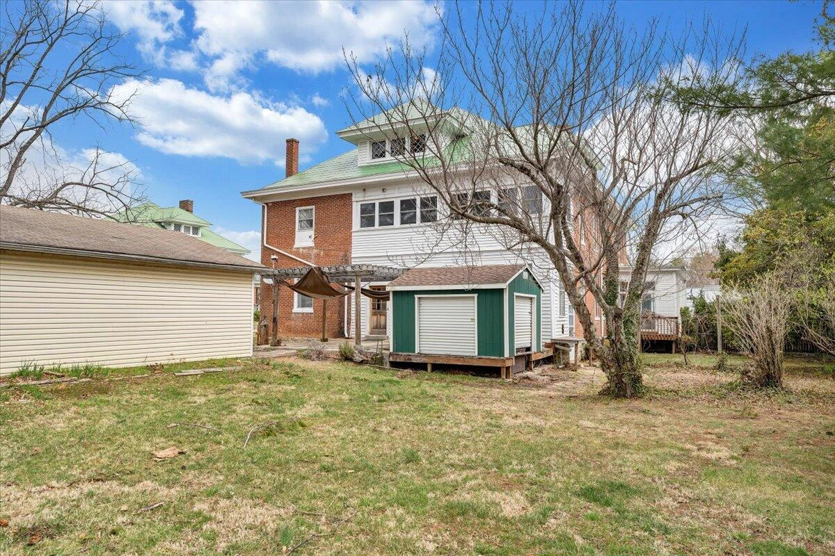 13 Giles AVE - Photo 15