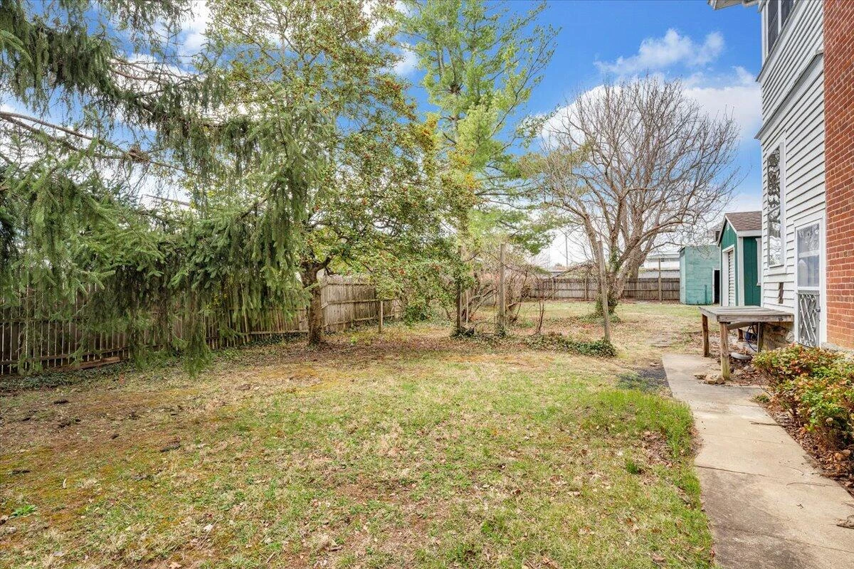 13 Giles AVE - Photo 18