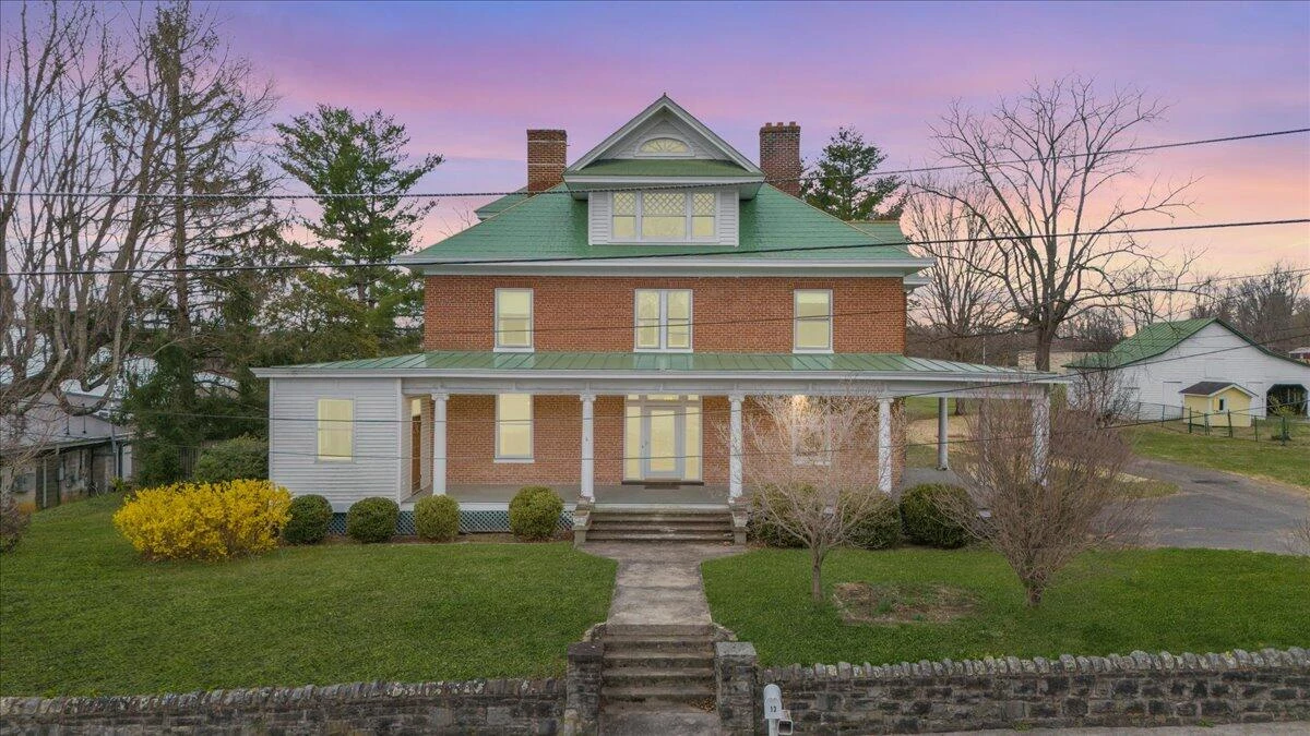 13 Giles AVE - Photo 2