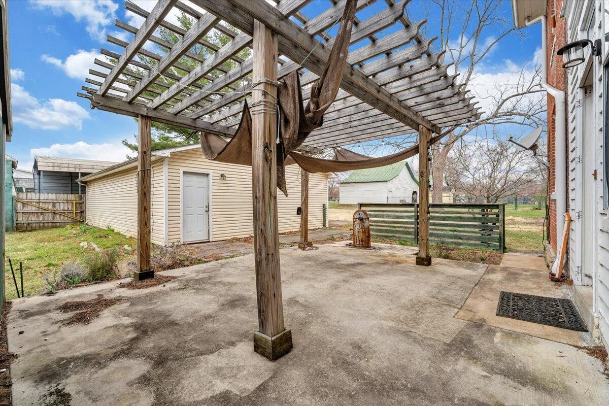 13 Giles AVE - Photo 20