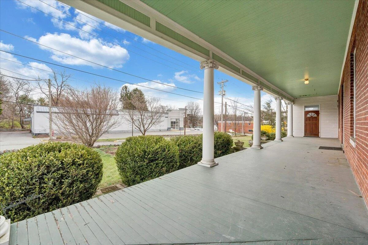 13 Giles AVE - Photo 3