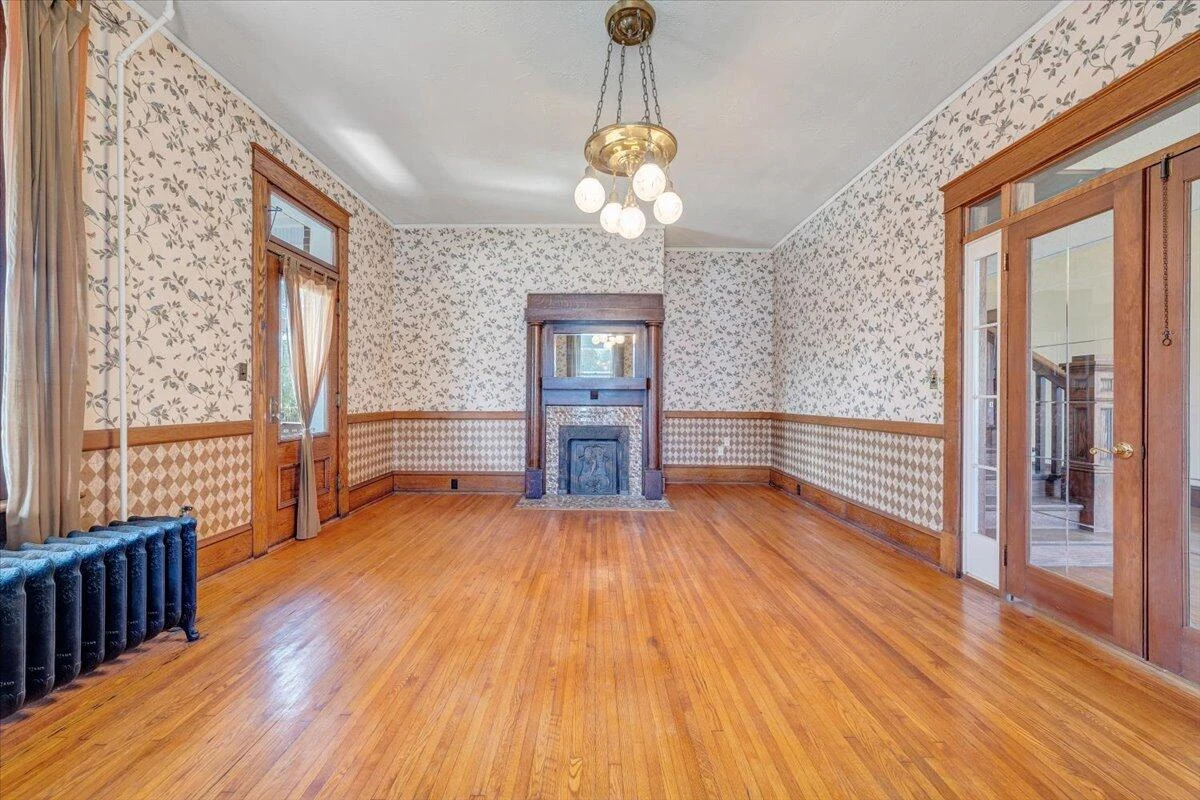 13 Giles AVE - Photo 32