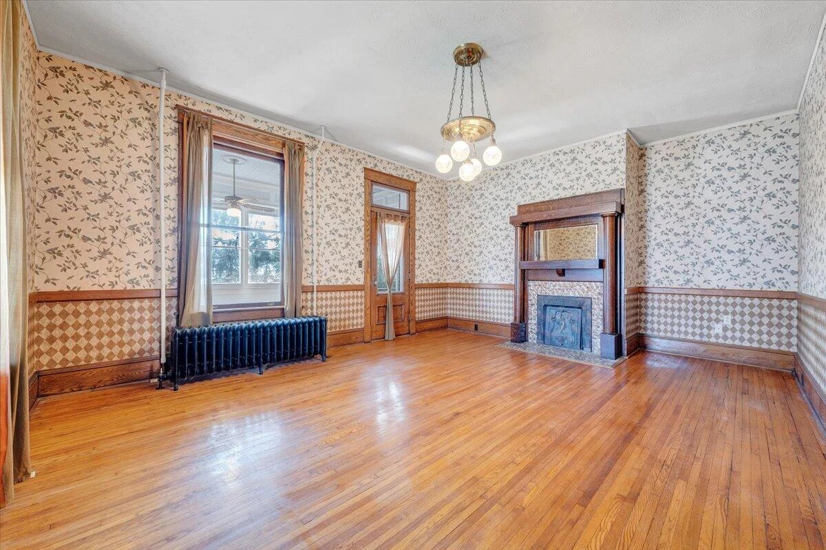13 Giles AVE - Photo 33