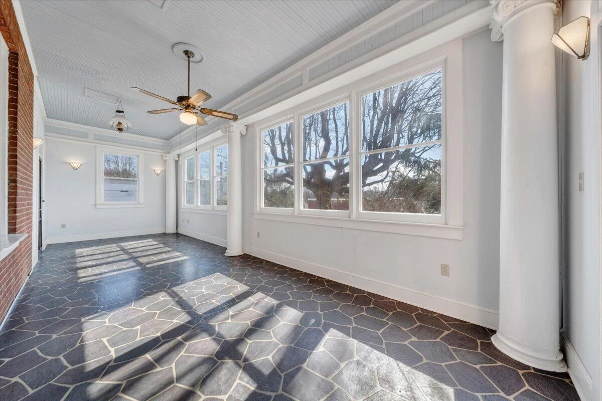 13 Giles AVE - Photo 35