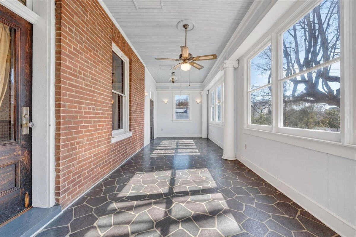 13 Giles AVE - Photo 36