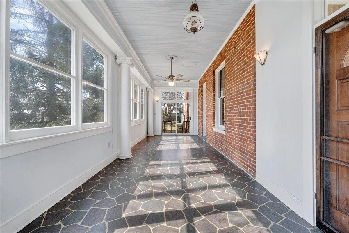 13 Giles AVE - Photo 37