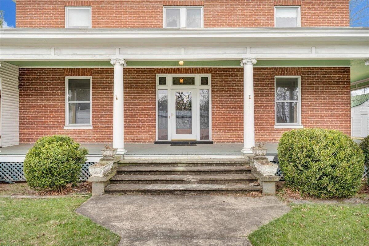 13 Giles AVE - Photo 4