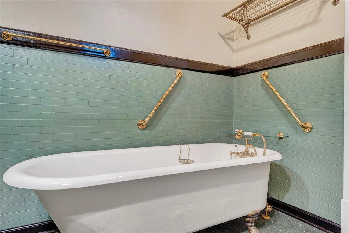 13 Giles AVE - Photo 49