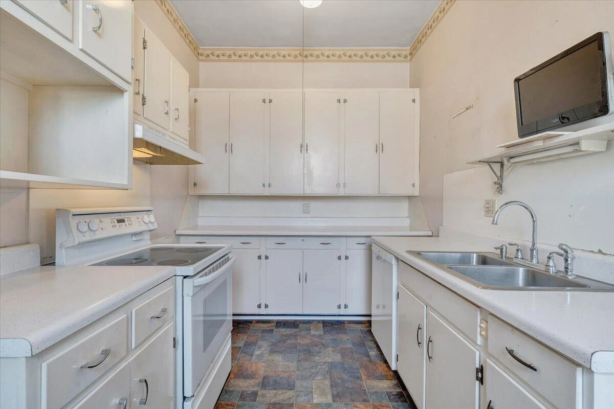 13 Giles AVE - Photo 51