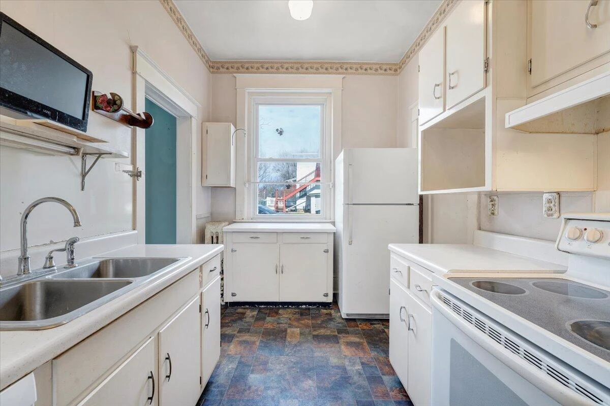 13 Giles AVE - Photo 52