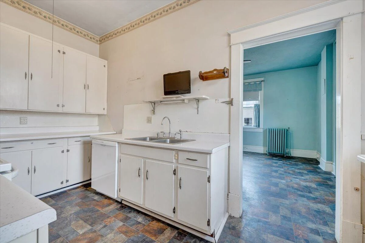 13 Giles AVE - Photo 54