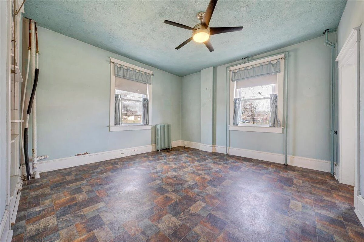 13 Giles AVE - Photo 55