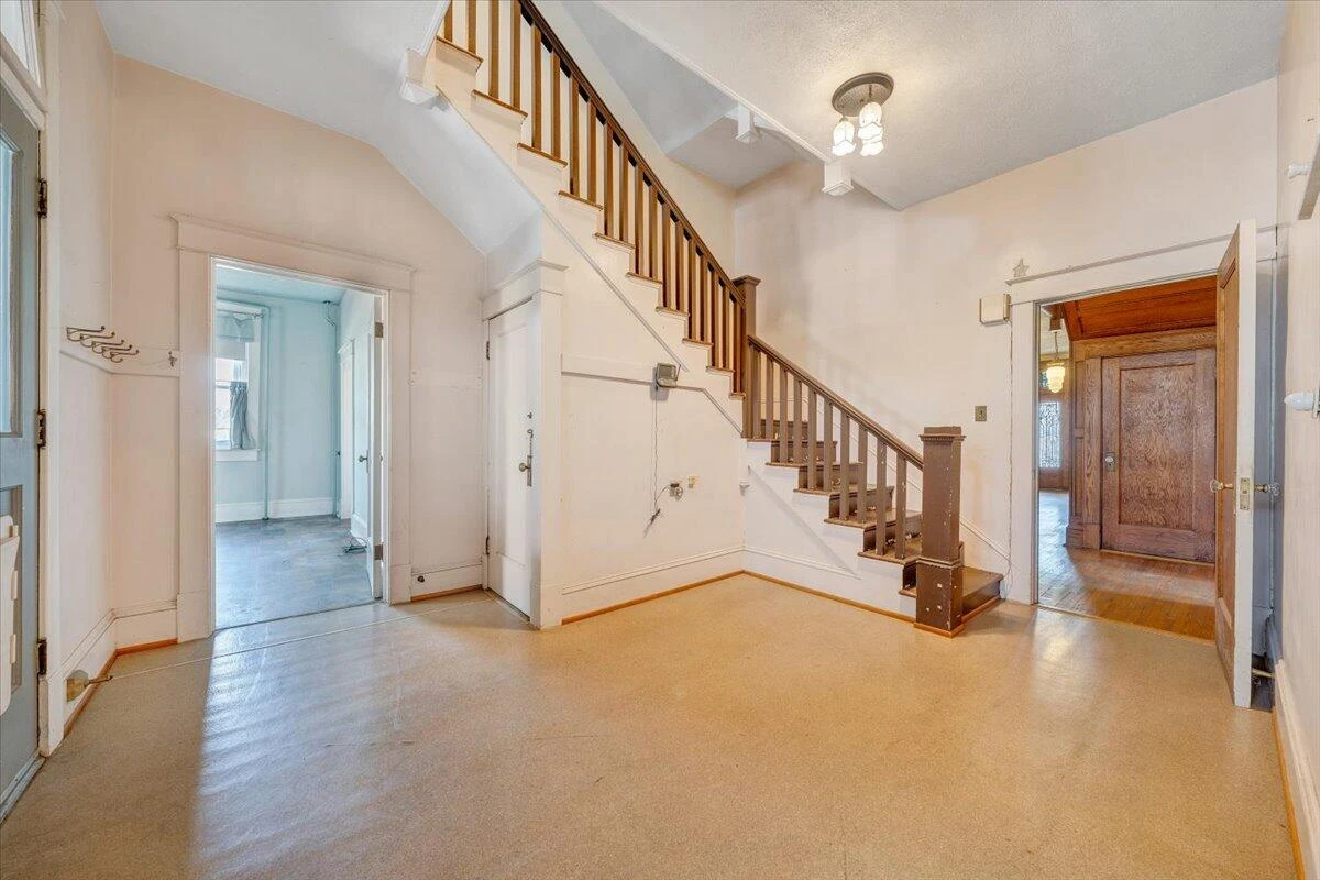 13 Giles AVE - Photo 56