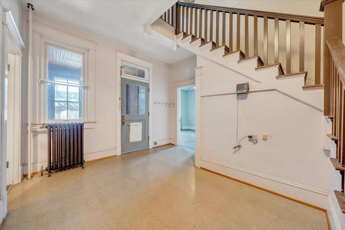 13 Giles AVE - Photo 57
